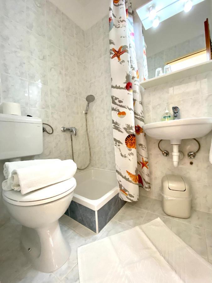 Guesthouse Kurelic Rab Kampor Exterior photo